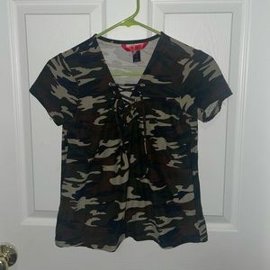 Camo print shirt with lace front